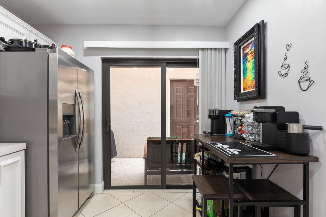 合同活跃: $449,000 (2 贝兹, 2 浴室, 1398 平方英尺)