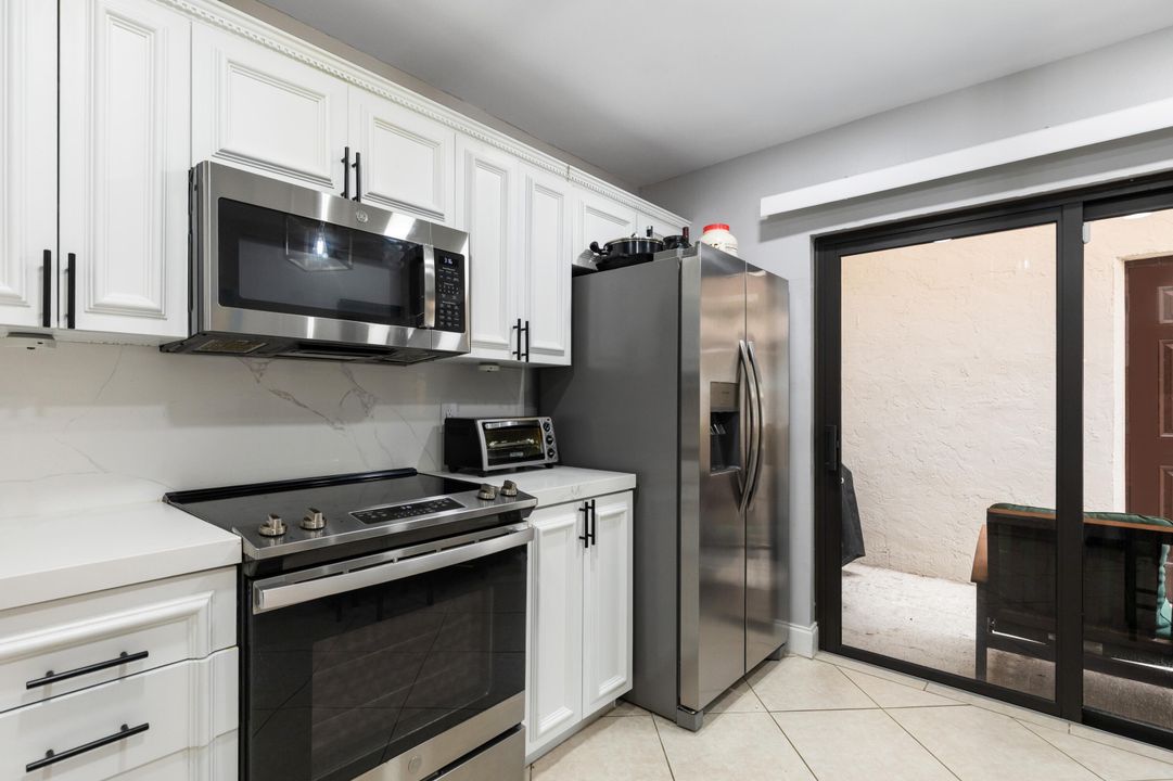 合同活跃: $449,000 (2 贝兹, 2 浴室, 1398 平方英尺)