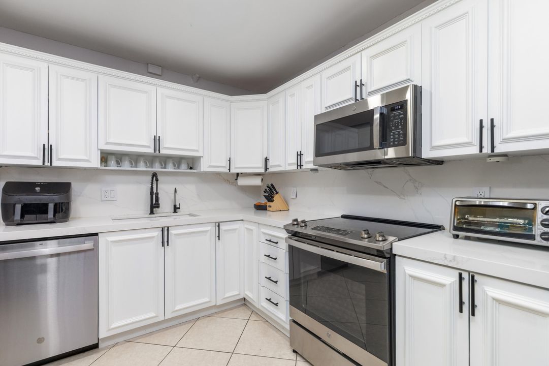 合同活跃: $449,000 (2 贝兹, 2 浴室, 1398 平方英尺)