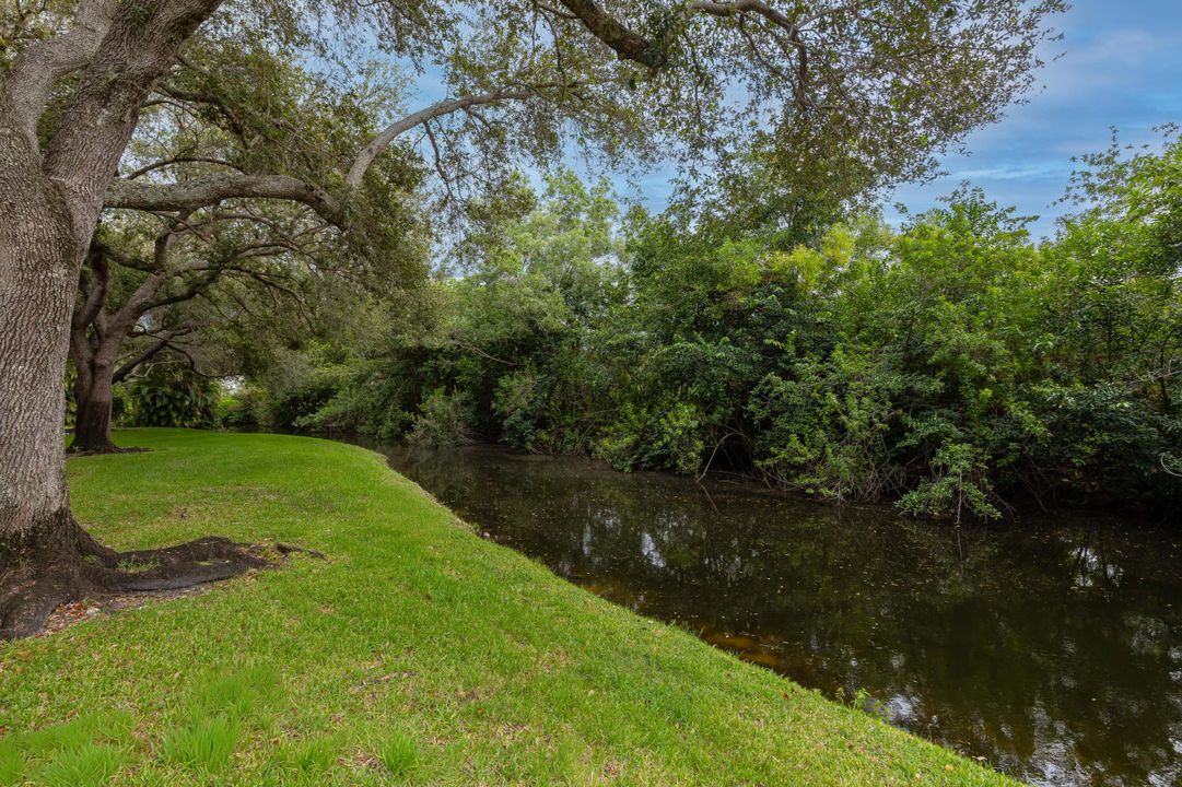 合同活跃: $449,000 (2 贝兹, 2 浴室, 1398 平方英尺)