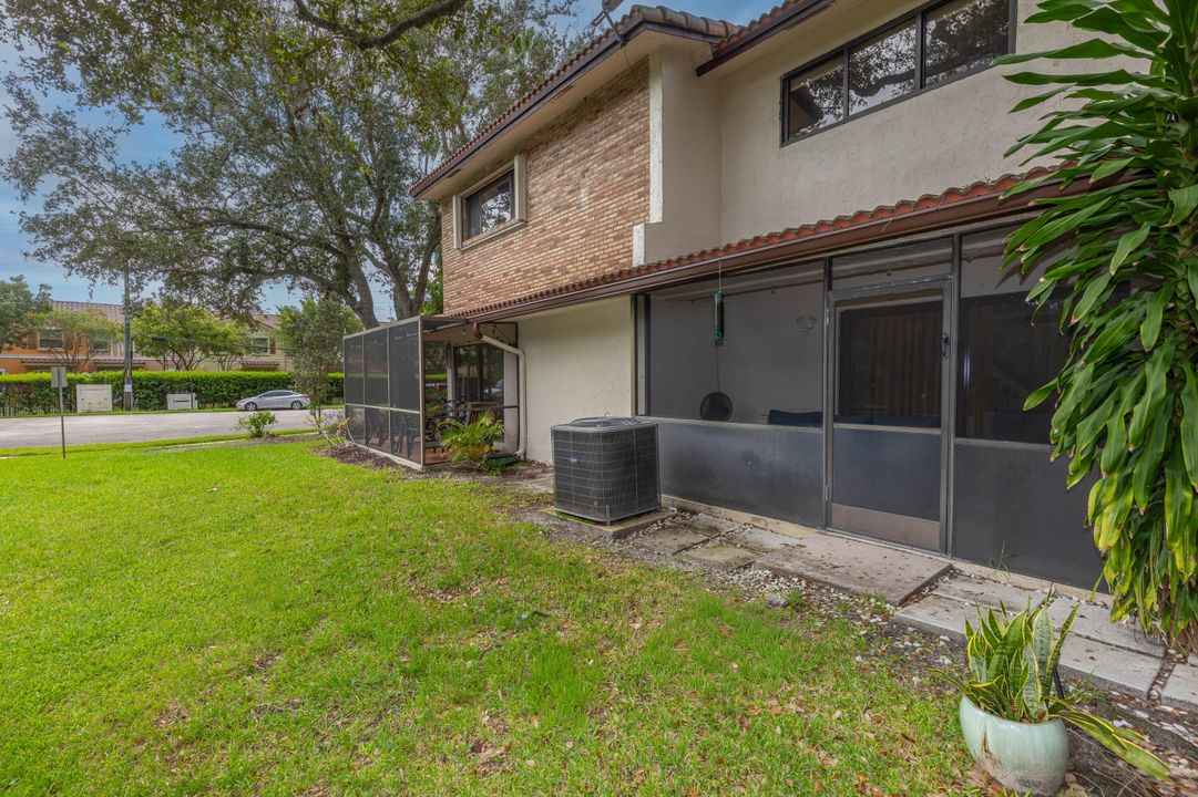 合同活跃: $449,000 (2 贝兹, 2 浴室, 1398 平方英尺)