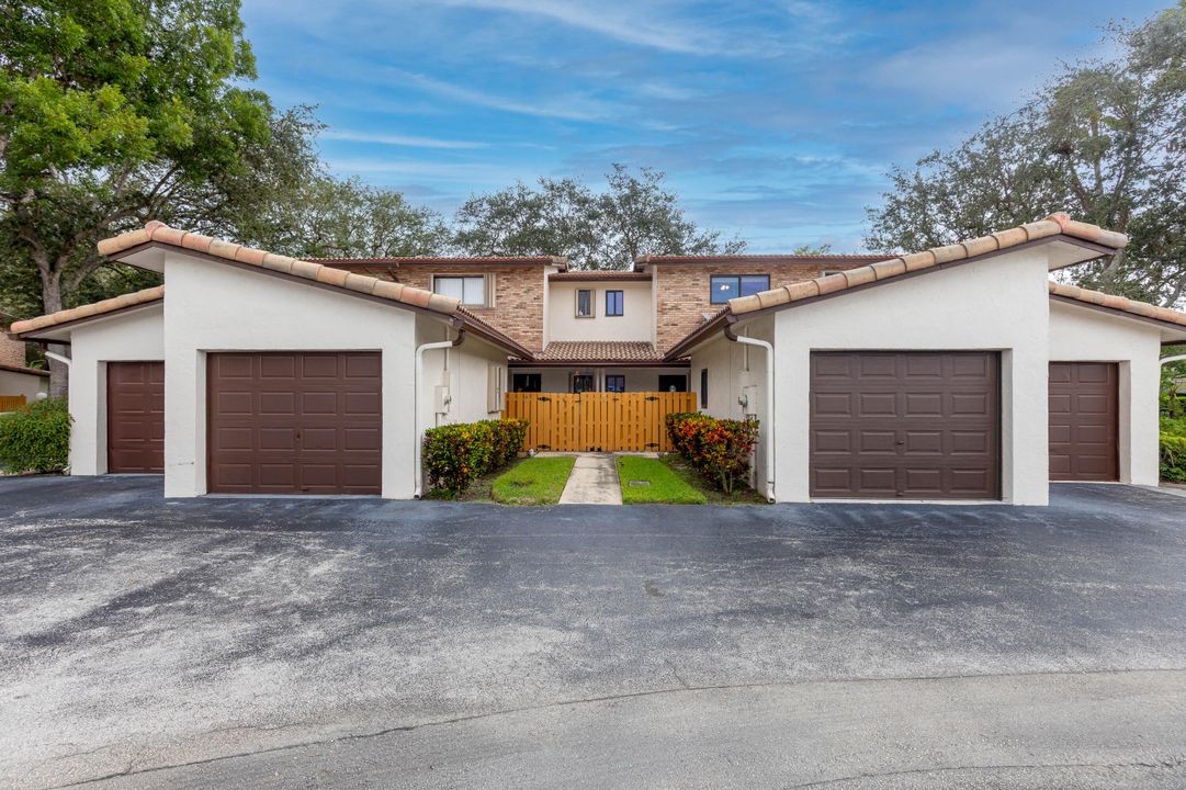 合同活跃: $449,000 (2 贝兹, 2 浴室, 1398 平方英尺)