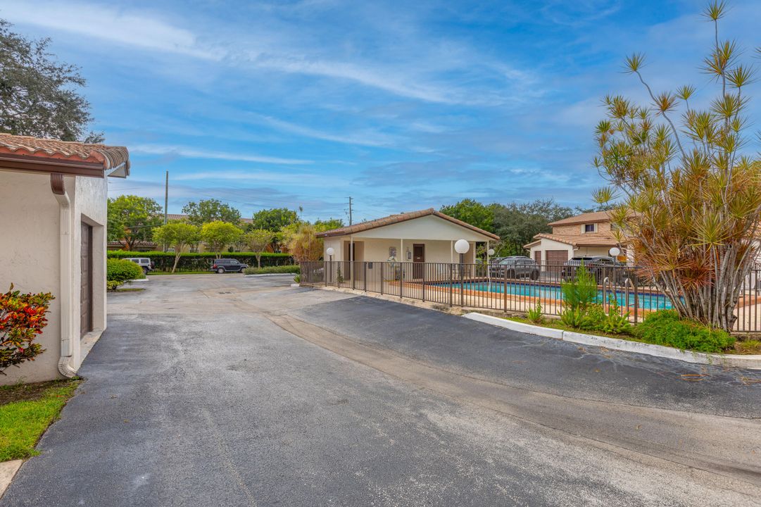 合同活跃: $449,000 (2 贝兹, 2 浴室, 1398 平方英尺)