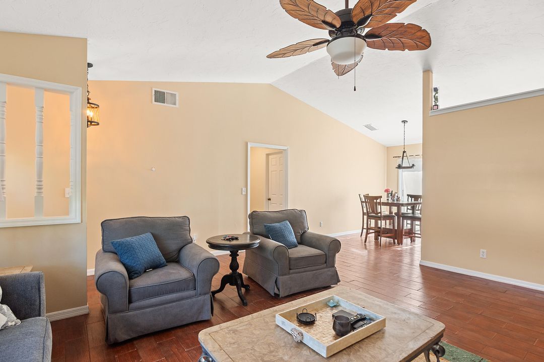 合同活跃: $309,000 (3 贝兹, 2 浴室, 1261 平方英尺)