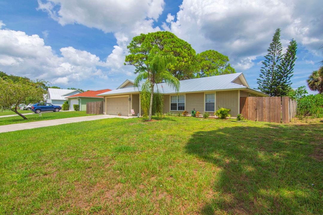 合同活跃: $309,000 (3 贝兹, 2 浴室, 1261 平方英尺)