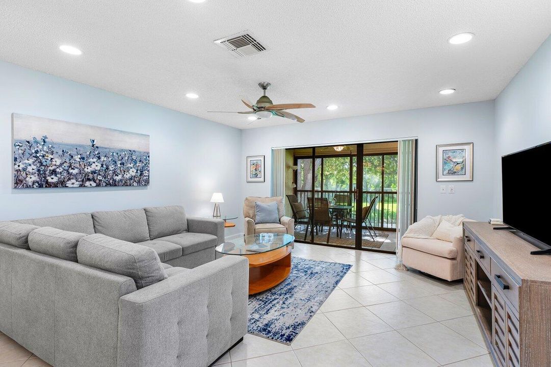 Под контрактом: $6,500 (2 спален, 2 ванн, 1388 Квадратных фут)