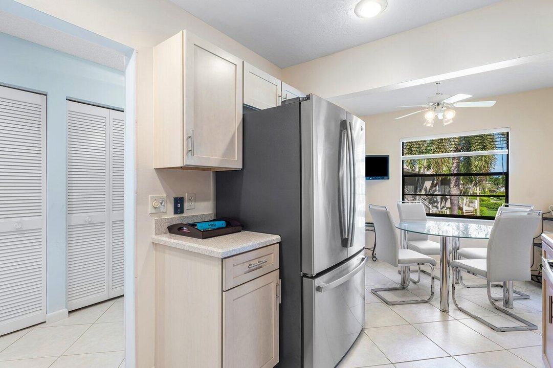 Под контрактом: $6,500 (2 спален, 2 ванн, 1388 Квадратных фут)