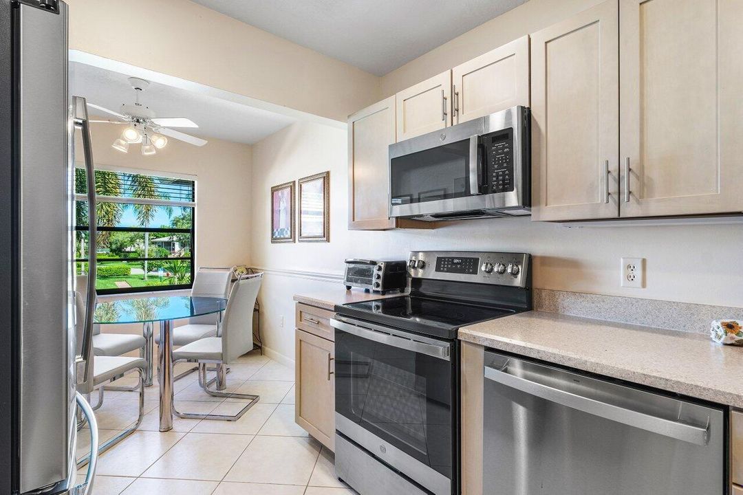 Под контрактом: $6,500 (2 спален, 2 ванн, 1388 Квадратных фут)