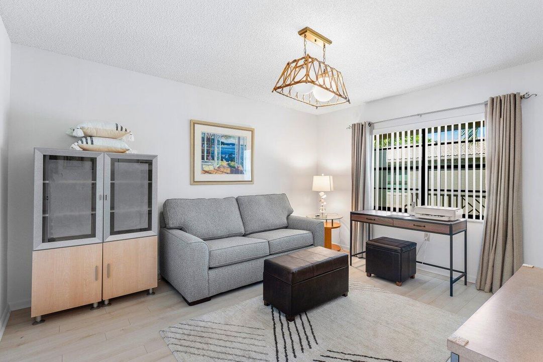 Под контрактом: $6,500 (2 спален, 2 ванн, 1388 Квадратных фут)