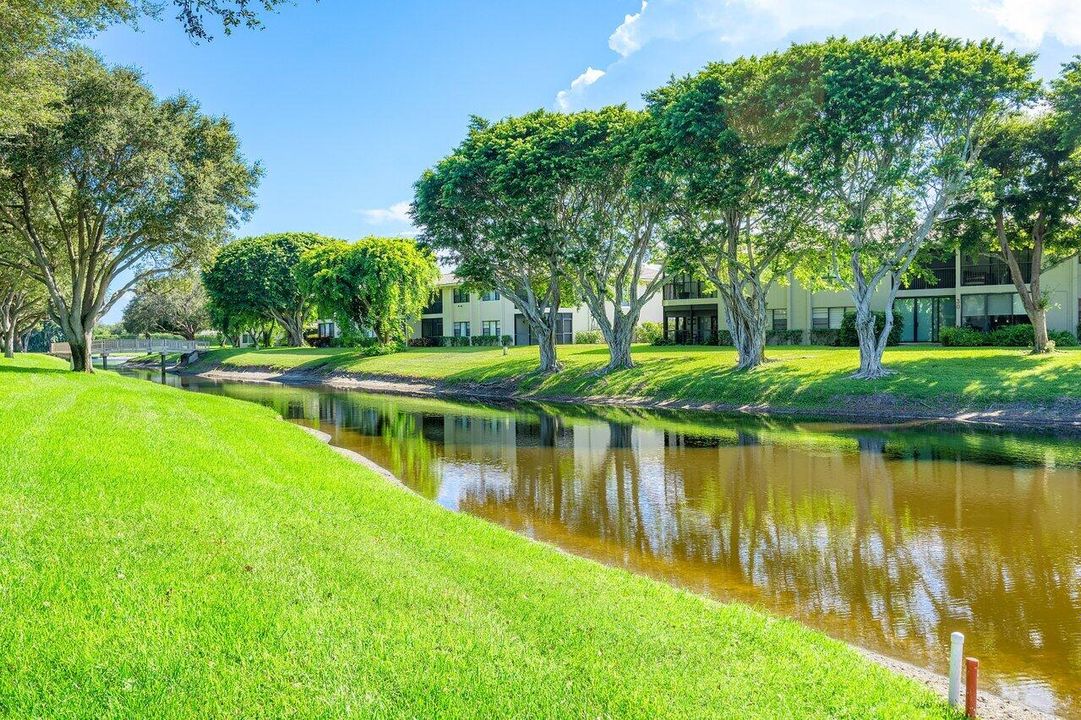 Под контрактом: $6,500 (2 спален, 2 ванн, 1388 Квадратных фут)