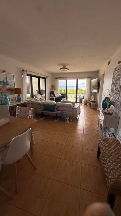 For Rent: $3,000 (2 beds, 2 baths, 1126 Square Feet)