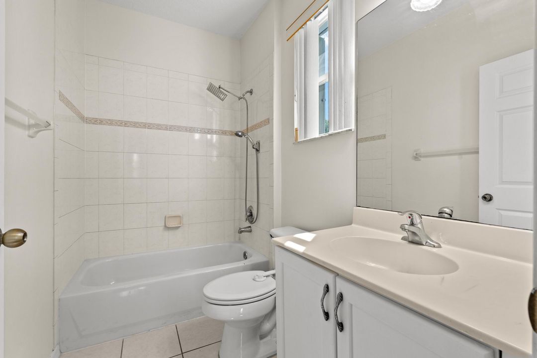 Active With Contract: $2,550 (3 beds, 2 baths, 1711 Square Feet)