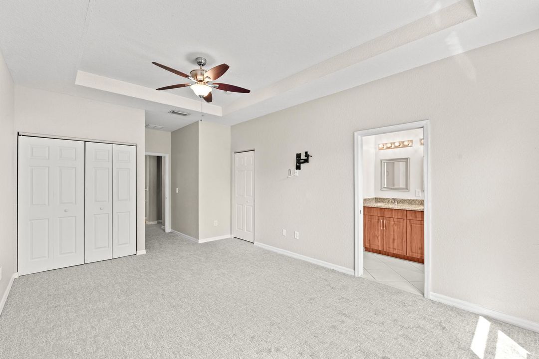 Active With Contract: $2,550 (3 beds, 2 baths, 1711 Square Feet)