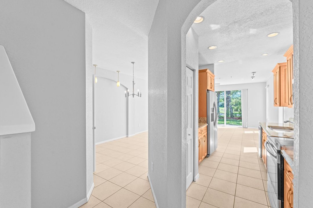 Active With Contract: $2,550 (3 beds, 2 baths, 1711 Square Feet)