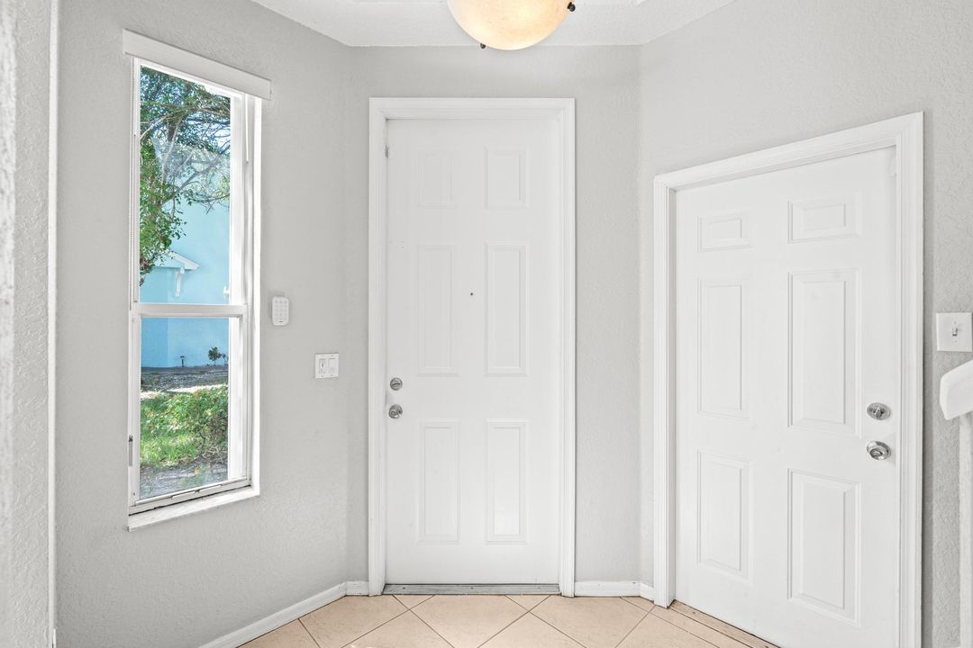 Active With Contract: $2,550 (3 beds, 2 baths, 1711 Square Feet)