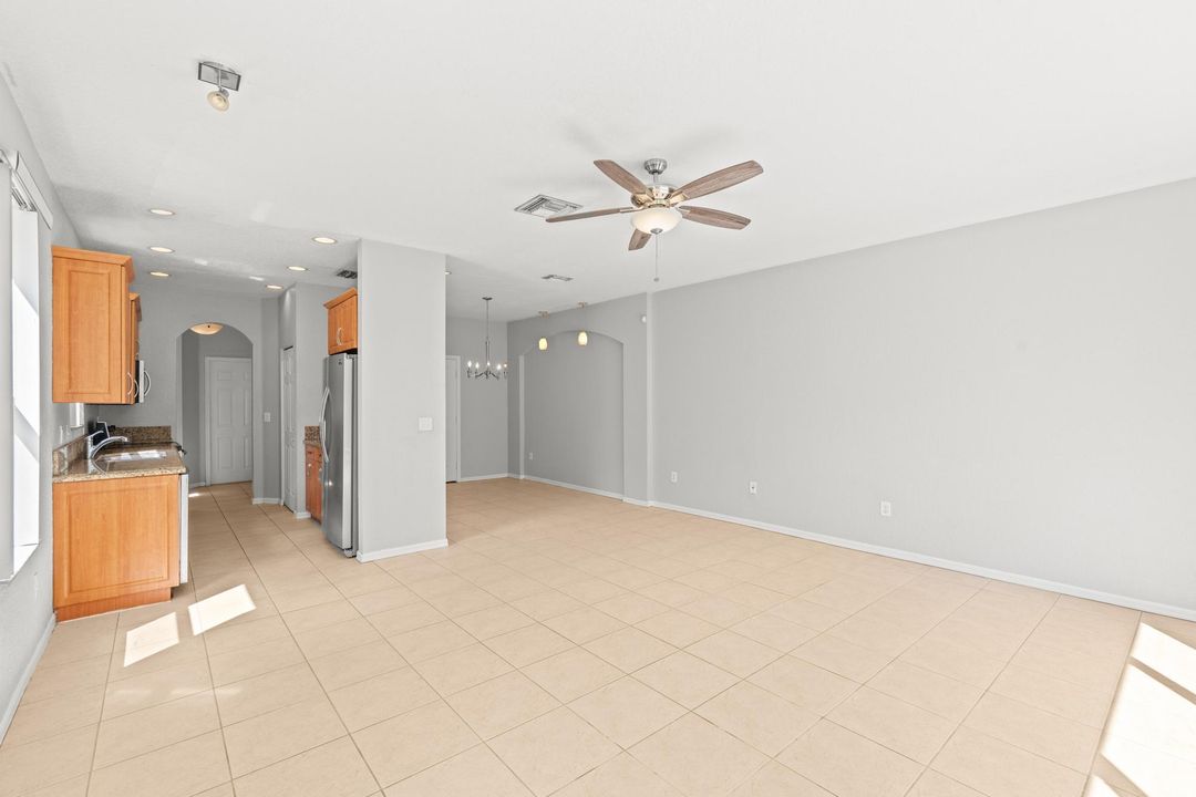 Active With Contract: $2,550 (3 beds, 2 baths, 1711 Square Feet)