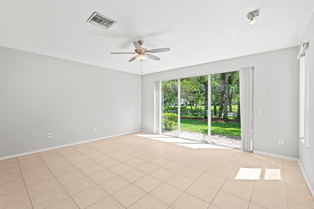 Active With Contract: $2,550 (3 beds, 2 baths, 1711 Square Feet)