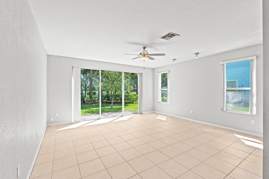 Active With Contract: $2,550 (3 beds, 2 baths, 1711 Square Feet)