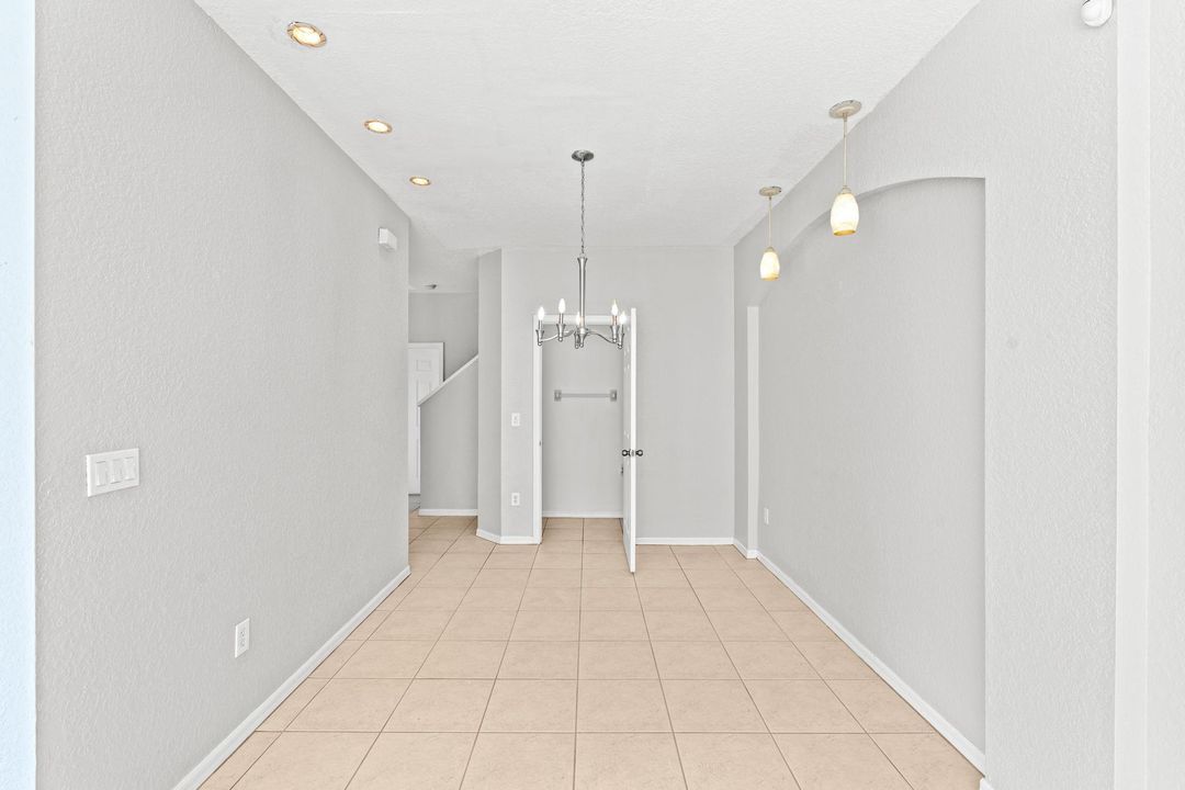 Active With Contract: $2,550 (3 beds, 2 baths, 1711 Square Feet)