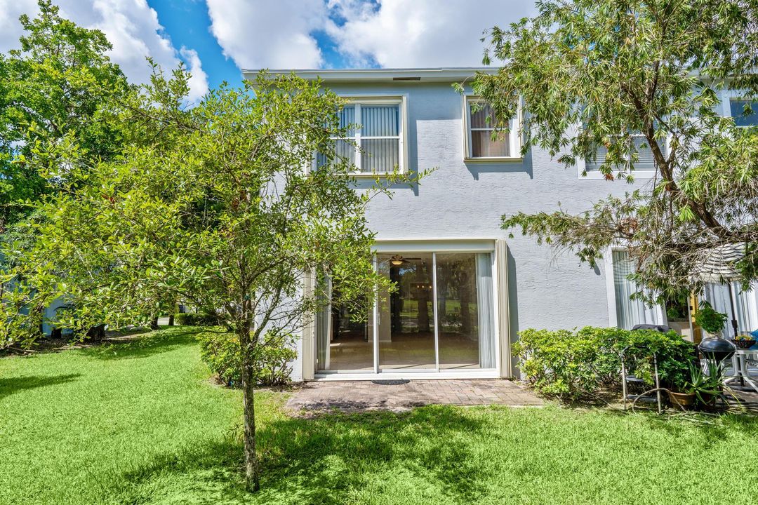 Active With Contract: $2,550 (3 beds, 2 baths, 1711 Square Feet)