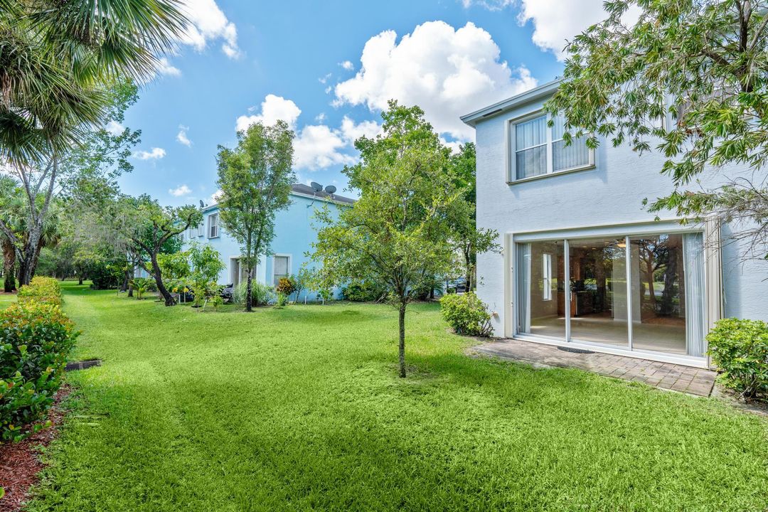 Active With Contract: $2,550 (3 beds, 2 baths, 1711 Square Feet)