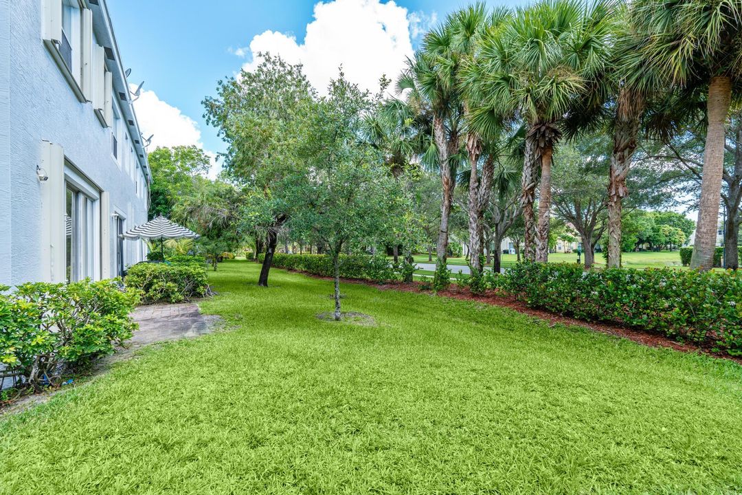 Active With Contract: $2,550 (3 beds, 2 baths, 1711 Square Feet)