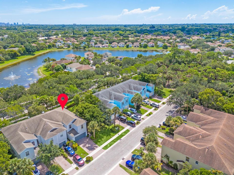 Active With Contract: $2,550 (3 beds, 2 baths, 1711 Square Feet)