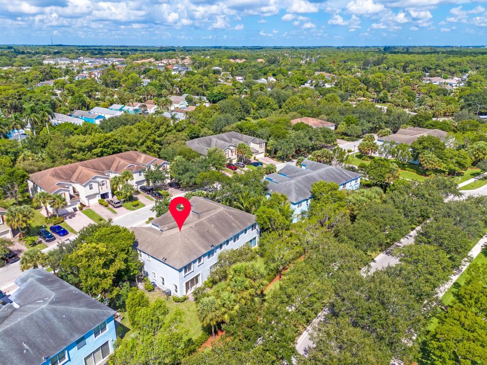 Active With Contract: $2,550 (3 beds, 2 baths, 1711 Square Feet)