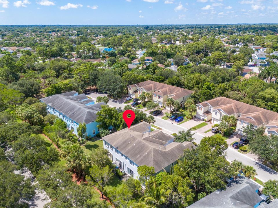 Active With Contract: $2,550 (3 beds, 2 baths, 1711 Square Feet)