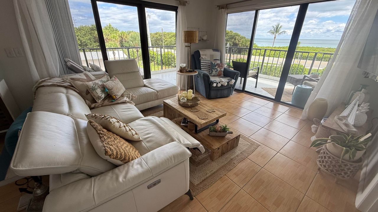 For Rent: $3,000 (2 beds, 2 baths, 1126 Square Feet)