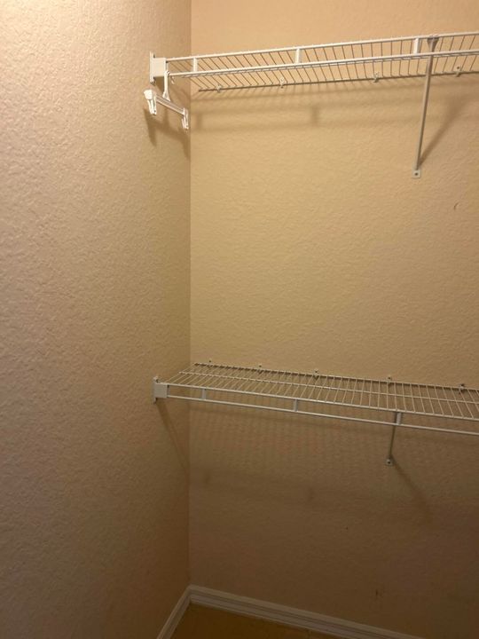 For Rent: $2,400 (4 beds, 2 baths, 1920 Square Feet)