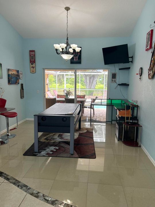 For Rent: $2,400 (4 beds, 2 baths, 1920 Square Feet)