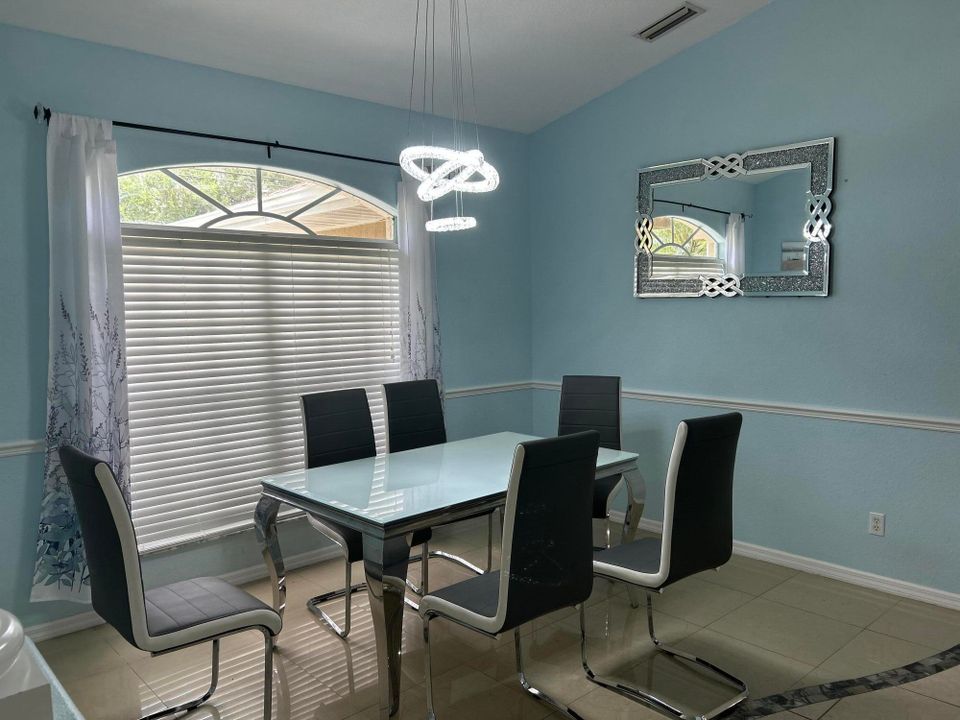 For Rent: $2,400 (4 beds, 2 baths, 1920 Square Feet)