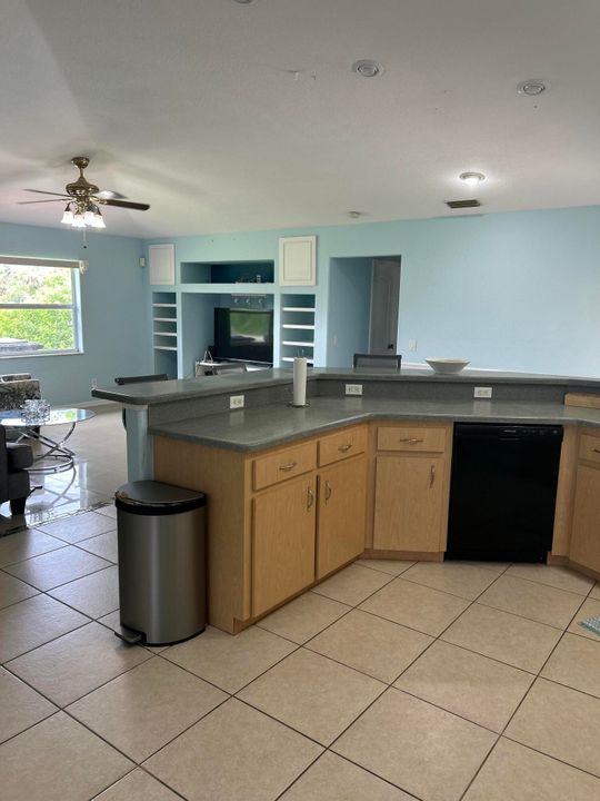 For Rent: $2,400 (4 beds, 2 baths, 1920 Square Feet)