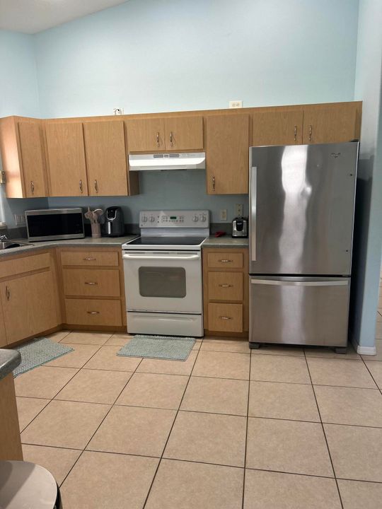 For Rent: $2,400 (4 beds, 2 baths, 1920 Square Feet)