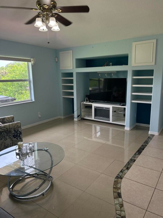 For Rent: $2,400 (4 beds, 2 baths, 1920 Square Feet)