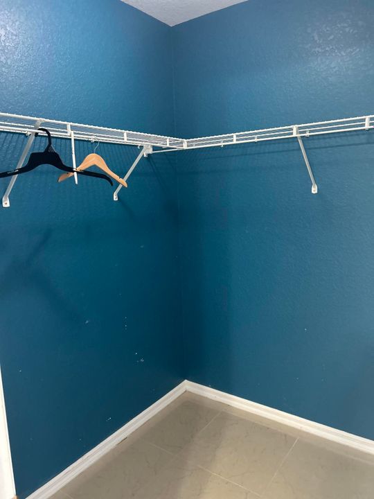 For Rent: $2,400 (4 beds, 2 baths, 1920 Square Feet)