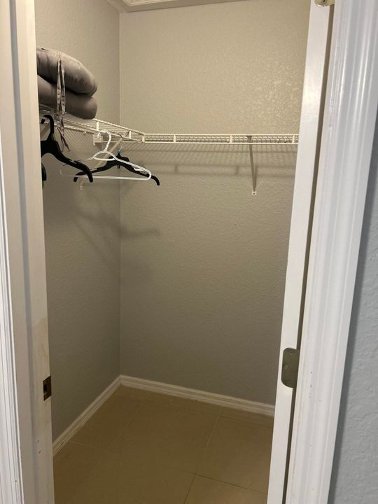 For Rent: $2,400 (4 beds, 2 baths, 1920 Square Feet)