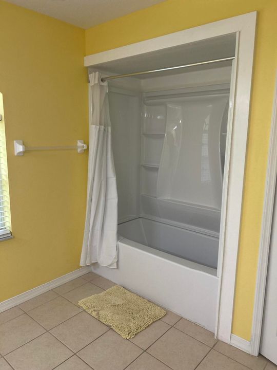 For Rent: $2,400 (4 beds, 2 baths, 1920 Square Feet)