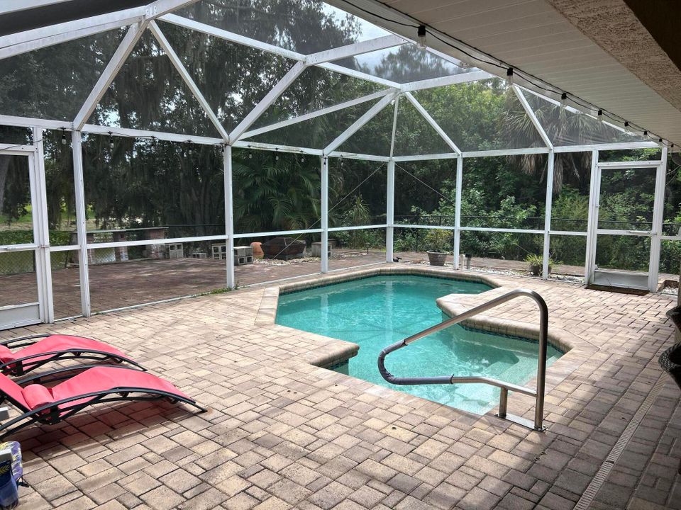 For Rent: $2,400 (4 beds, 2 baths, 1920 Square Feet)