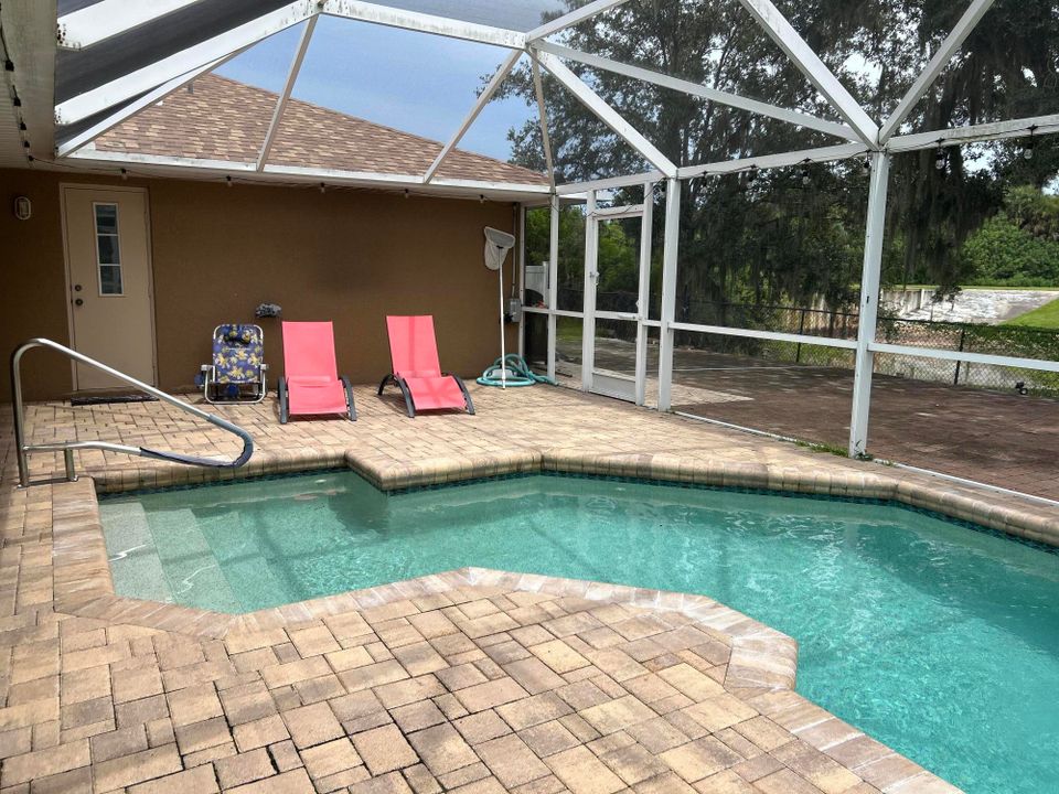 For Rent: $2,400 (4 beds, 2 baths, 1920 Square Feet)