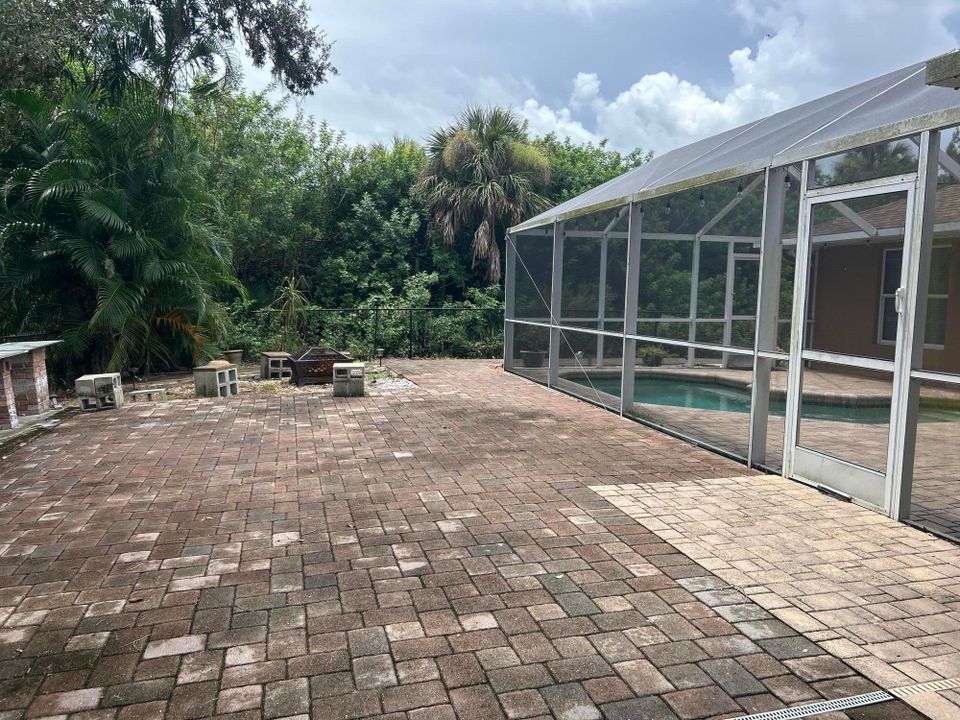 For Rent: $2,400 (4 beds, 2 baths, 1920 Square Feet)