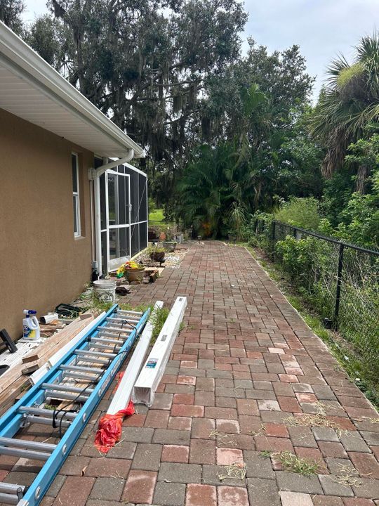 For Rent: $2,400 (4 beds, 2 baths, 1920 Square Feet)