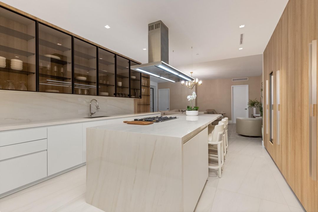 На продажу: $11,995,000 (4 спален, 3 ванн, 4205 Квадратных фут)