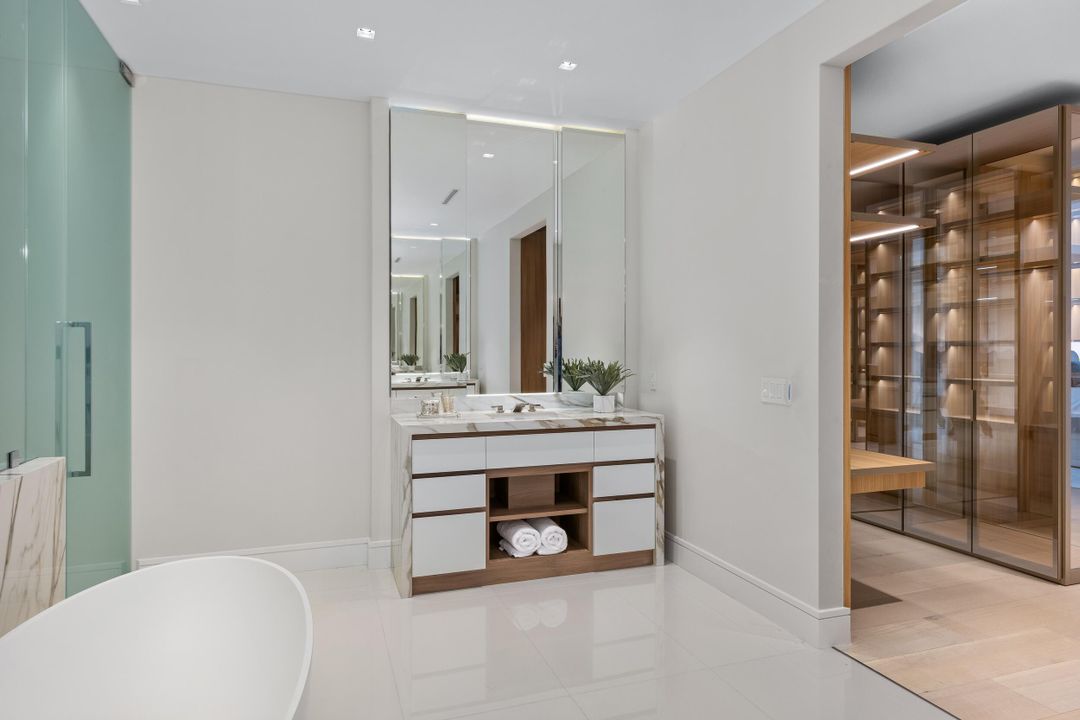 На продажу: $11,995,000 (4 спален, 3 ванн, 4205 Квадратных фут)