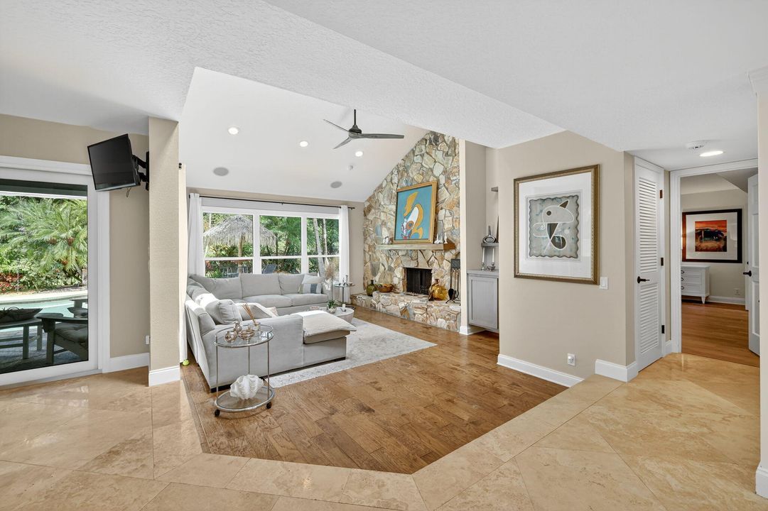 待售: $1,499,999 (5 贝兹, 3 浴室, 5450 平方英尺)