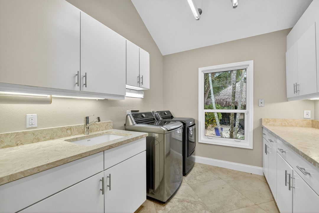 待售: $1,499,999 (5 贝兹, 3 浴室, 5450 平方英尺)