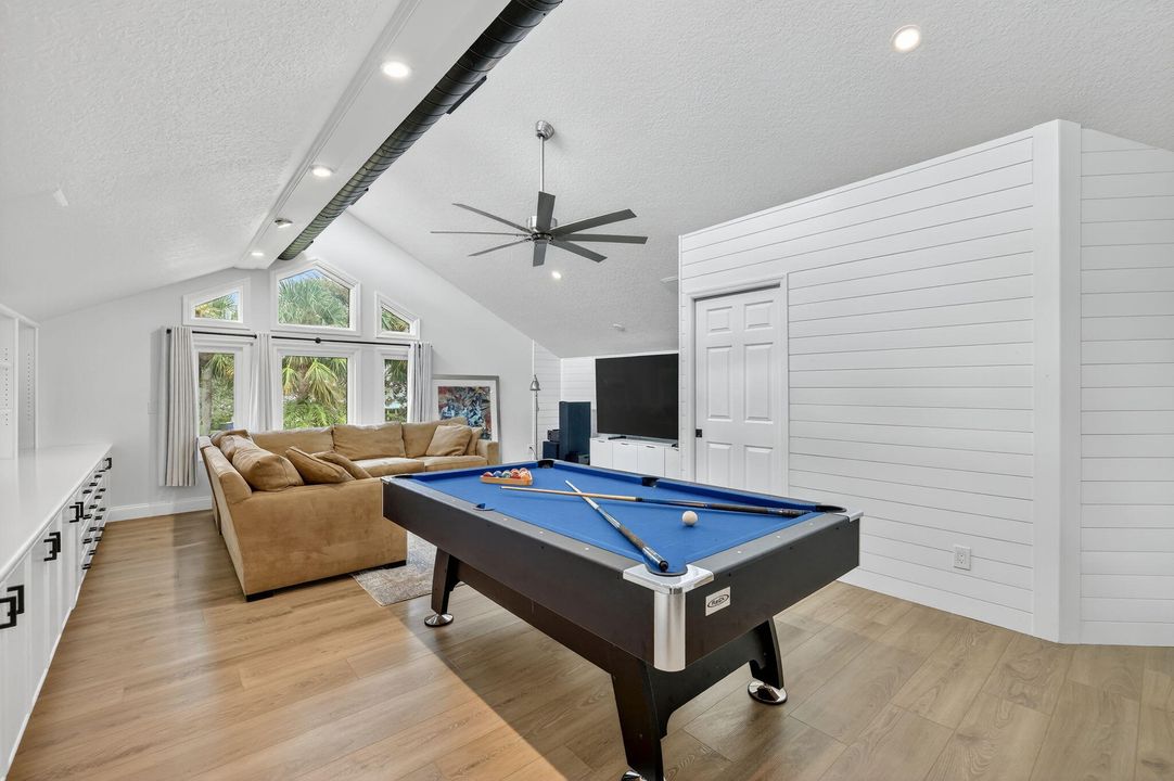 待售: $1,499,999 (5 贝兹, 3 浴室, 5450 平方英尺)