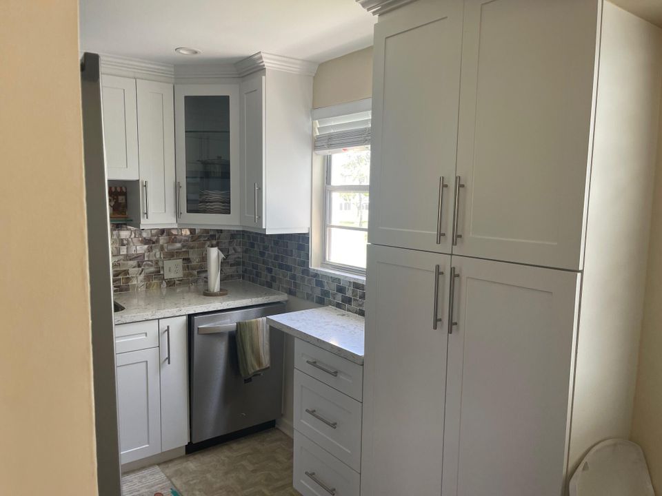 合同活跃: $112,900 (2 贝兹, 1 浴室, 840 平方英尺)