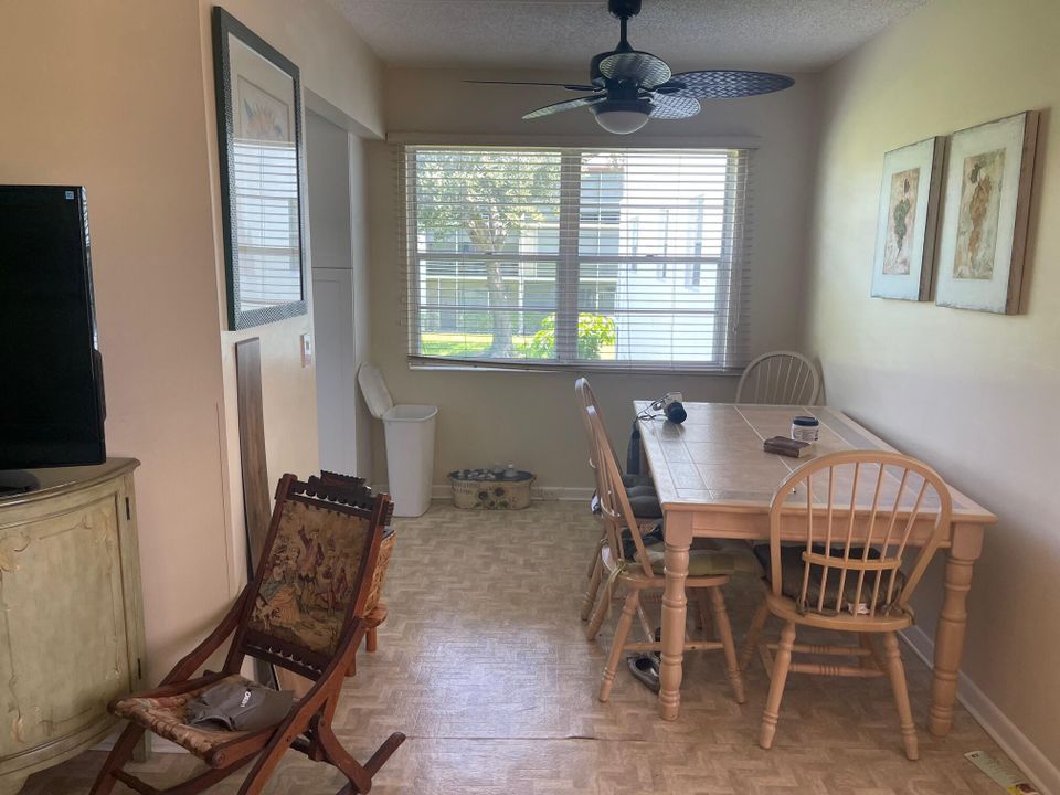 合同活跃: $112,900 (2 贝兹, 1 浴室, 840 平方英尺)